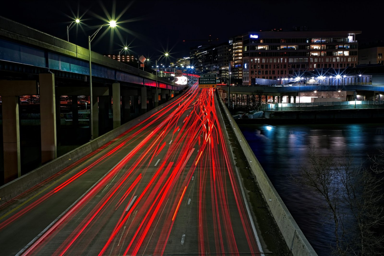 Motorway Driving: Ultimate Guide 2 james peacock L8L61XvAAeo unsplash
